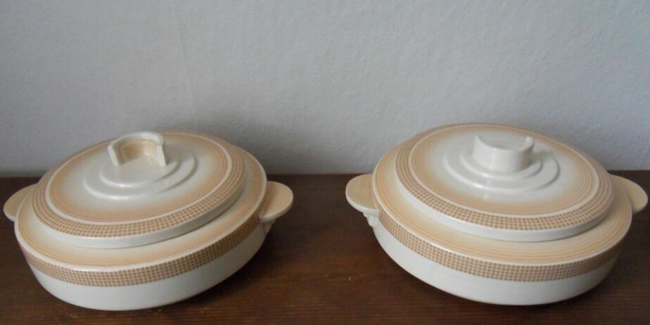 Brun og benhvitt middags-service fra Royal Doulton, England.